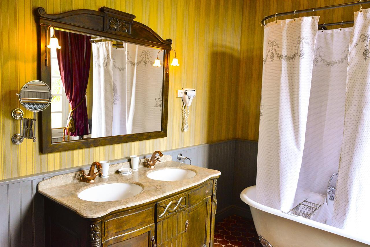 ชาโต โดริญี Bed & Breakfast Ouches ภายนอก รูปภาพ