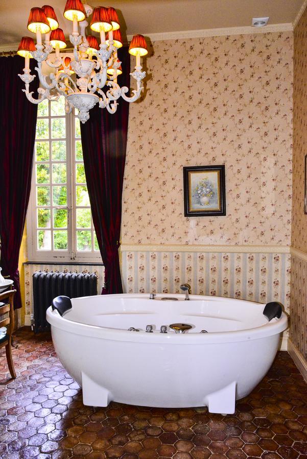 ชาโต โดริญี Bed & Breakfast Ouches ภายนอก รูปภาพ
