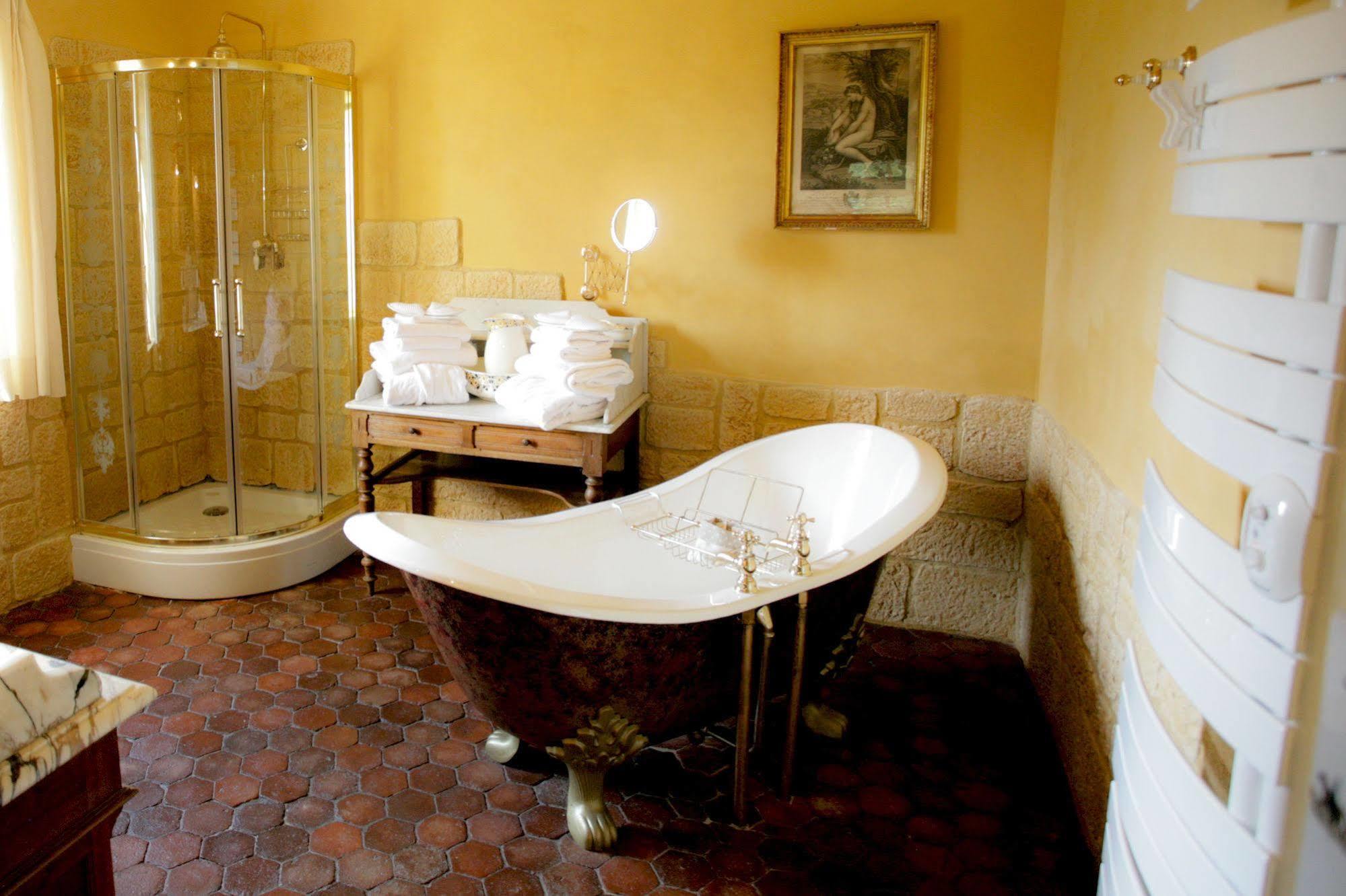 ชาโต โดริญี Bed & Breakfast Ouches ภายนอก รูปภาพ