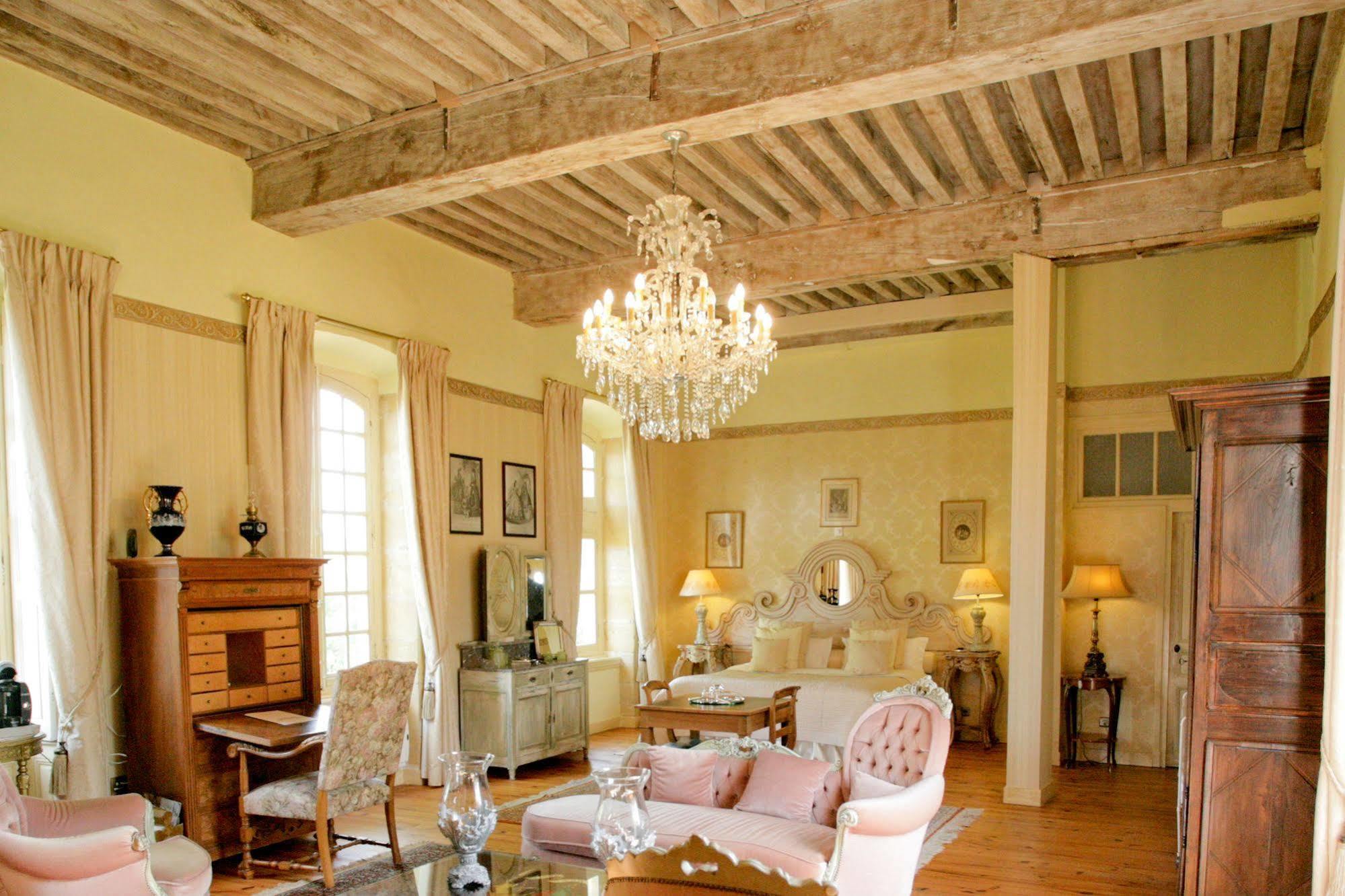 ชาโต โดริญี Bed & Breakfast Ouches ภายนอก รูปภาพ